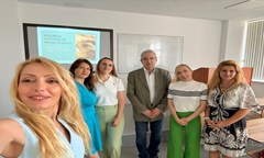 a-foreign-expert-shared-her-research-experience-with-doctoral-students-of-the-de