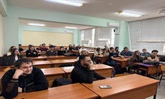 студентите-от-специалност-финанси-iii-курс-се-срещнаха-с-гост-лектор-светослав-м