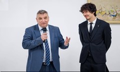студент-от-катедрата-представя-виртуалната-платформа-за-българско-съвременно-изк