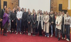 наши-студенти-се-срещнаха-с-д-р-ивелина-кючукова-директор-на-общинския-културен-