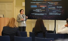 международно-отличие-за-преподавател-от-катедрата-по-време-на-конференция-провед