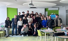 студенти-от-спец-икономика-на-търговията-взеха-участие-в-кръгла-маса-по-финансов