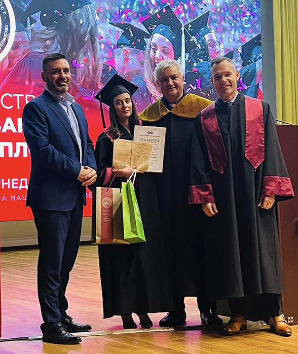 erest_c3a38_diplomas02.jpg